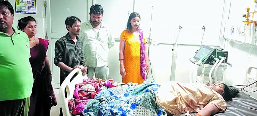 प्रसव के बाद प्रसूता की मौत, परिजनों ने जिला अस्पताल में हंगामा कर लापरवाही के आरोप लगाए प्रसव के बाद प्रसूता की मौत, परिजनों ने जिला अस्पताल में हंगामा कर लापरवाही के आरोप लगाए