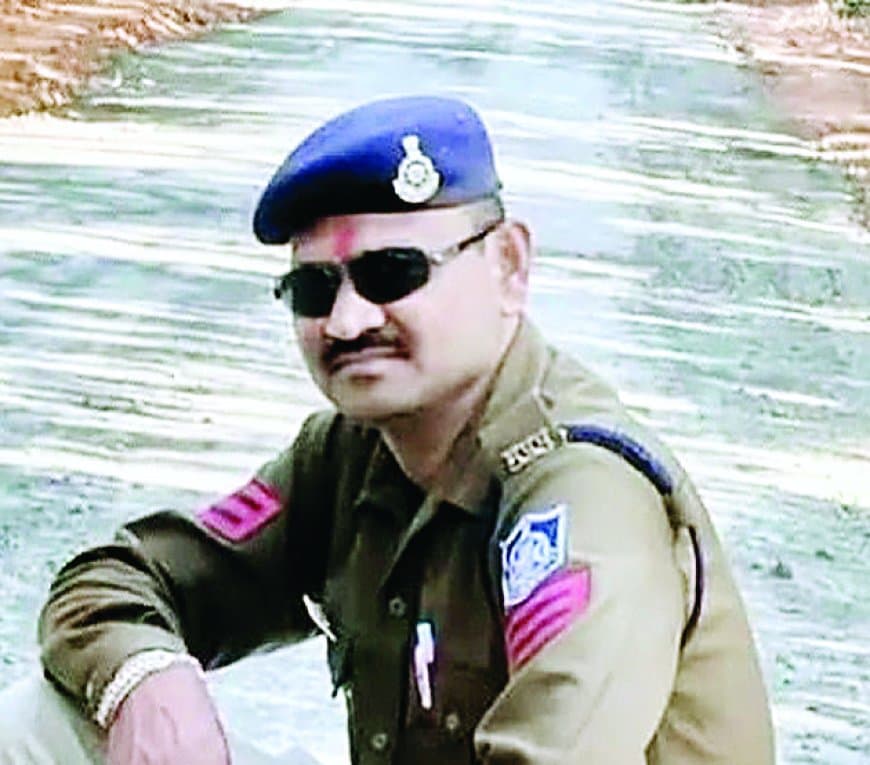 सिंगरौली में एसबी शाखा के प्रधान आरक्षक ने फांसी लगाई, सुसाइड नोट में तबादले को लेकर आरोप सिंगरौली में एसबी शाखा के प्रधान आरक्षक ने फांसी लगाई, सुसाइड नोट में तबादले को लेकर आरोप