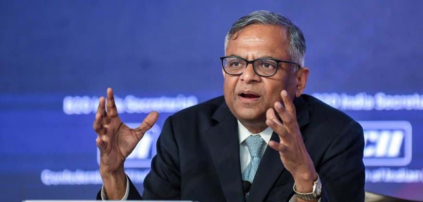 टाटा संस के चेयरमैन पद से एन चंद्रशेखरन ने दिया इस्तीफा टाटा संस के चेयरमैन पद से एन चंद्रशेखरन ने दिया इस्तीफा