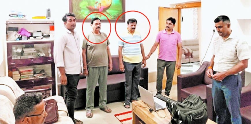 लोकायुक्त के जाल में प्रभारी मुख्य अभियंता, 50 हजार रिश्वत लेते सरकारी आवास से गिरफ्तार लोकायुक्त के जाल में प्रभारी मुख्य अभियंता, 50 हजार रिश्वत लेते सरकारी आवास से गिरफ्तार