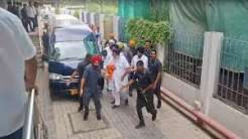 Sukhbir Singh Badal Attacked in Nanded: महाराष्ट्र में अकाली दल प्रमुख सुखबीर बादल पर हमला, आरोपी गिरफ्तार Sukhbir Singh Badal Attacked in Nanded: महाराष्ट्र में अकाली दल प्रमुख सुखबीर बादल पर हमला, आरोपी गिरफ्तार