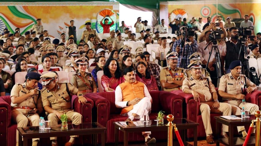 मध्यप्रदेश: राष्ट्रपति पुरस्कार से अलंकृत 47 पुलिस अफसर सम्मानित... सीएम बोले-पुलिस सेवा और सुशासन की रीढ़ मध्यप्रदेश: राष्ट्रपति पुरस्कार से अलंकृत 47 पुलिस अफसर सम्मानित... सीएम बोले-पुलिस सेवा और सुशासन की रीढ़