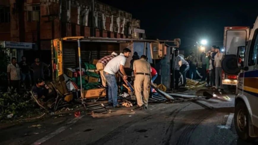 मध्यप्रदेश: आधी रात भिंड-ग्वालियर रोड पर पिकअप डंपर से टकराई, आठ मजदूरों की मौत और 25 लोग घायल मध्यप्रदेश: आधी रात भिंड-ग्वालियर रोड पर पिकअप डंपर से टकराई, आठ मजदूरों की मौत और 25 लोग घायल