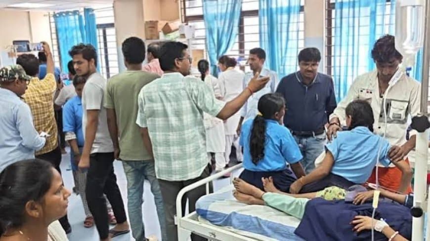 नालंदा के सरकारी स्कूल में मिड-डे मील खाने से 34 बच्चे बीमार, नमक की जगह परोस दिया गया डिटर्जेंट पाउडर नालंदा के सरकारी स्कूल में मिड-डे मील खाने से 34 बच्चे बीमार, नमक की जगह परोस दिया गया डिटर्जेंट पाउडर