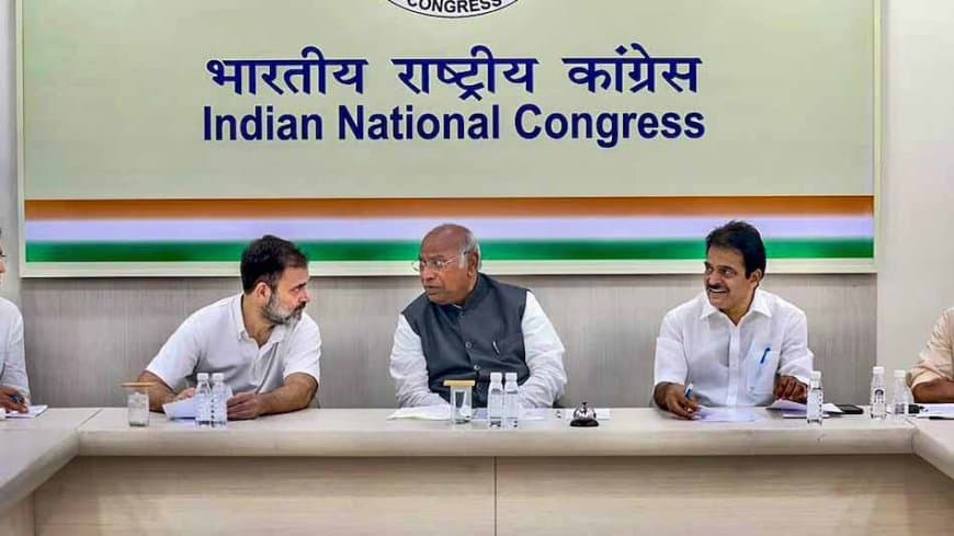 हल्द्वानी में ‘शुद्धिकरण’अनुष्ठान पर अपनों की खामोशी से आहत खड़गे... भाजपा ने भी घटना से किया किनारा हल्द्वानी में ‘शुद्धिकरण’अनुष्ठान पर अपनों की खामोशी से आहत खड़गे... भाजपा ने भी घटना से किया किनारा