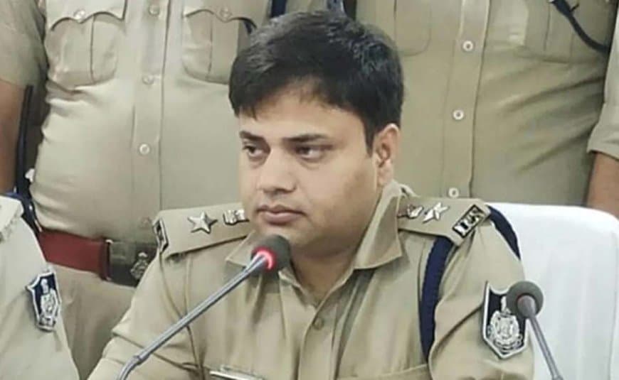 कटनी सीएसपी आवास हमला कांड: पूर्व एसपी अभिजीत सहित 4 अफसरों पर कोर्ट में परिवाद, बढ़ सकती हैं मुश्किलें कटनी सीएसपी आवास हमला कांड: पूर्व एसपी अभिजीत सहित 4 अफसरों पर कोर्ट में परिवाद, बढ़ सकती हैं मुश्किलें