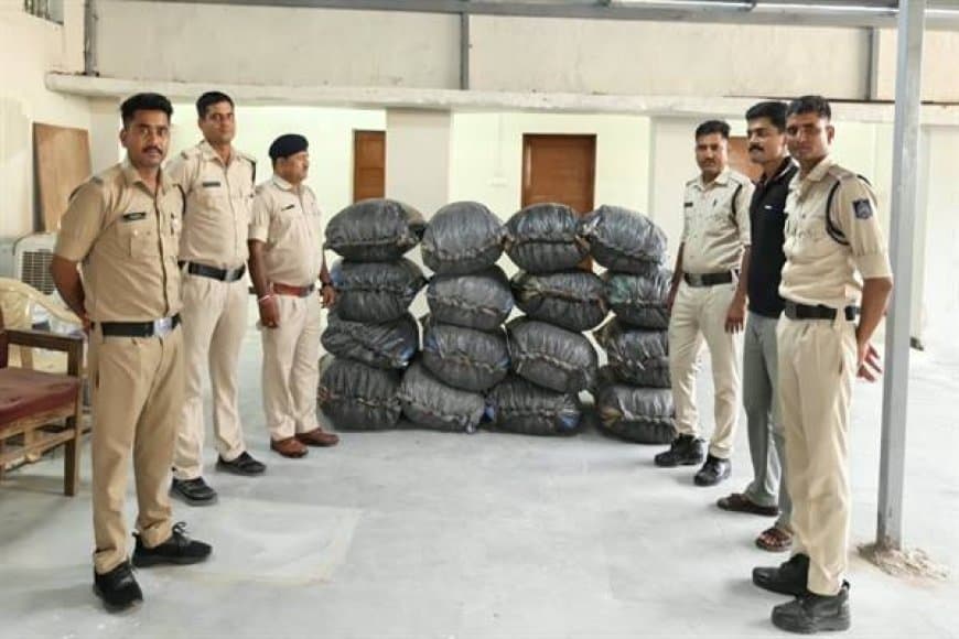 MP : अवैध मादक पदार्थों के खिलाफ ताबड़तोड़ कार्रवाई, ₹5.41 करोड़ के ड्रग्स और वाहन जब्त MP : अवैध मादक पदार्थों के खिलाफ ताबड़तोड़ कार्रवाई, ₹5.41 करोड़ के ड्रग्स और वाहन जब्त