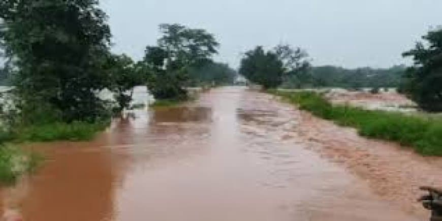 मध्यप्रदेश में मूसलाधार बारिश से बाढ़: चित्रकूट में मंदाकिनी उफान पर, सतना-पन्ना में हालात गंभीर और ट्रेनें प्रभावित मध्यप्रदेश में मूसलाधार बारिश से बाढ़: चित्रकूट में मंदाकिनी उफान पर, सतना-पन्ना में हालात गंभीर और ट्रेनें प्रभावित