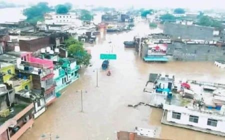 चित्रकूट: भारी बारिश के बीच गिरा कच्चा मकान, पिता और दो बच्चों की मौत...मंदाकिनी उफान पर