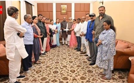 लोकसभा अध्यक्ष ओम बिरला ने टीएमसी के 20 बागी सांसदों को थमाया नोटिस, 22 सितंबर तक मांगा जवाब लोकसभा अध्यक्ष ओम बिरला ने टीएमसी के 20 बागी सांसदों को थमाया नोटिस, 22 सितंबर तक मांगा जवाब