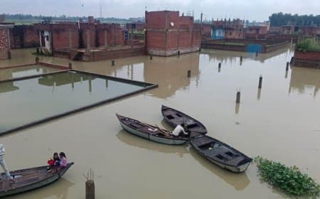उत्तर प्रदेश बारिश का कहर: सभी नदियां उफनाईं, सात लोगों की मौत, कई परिवार हो गए बेघर... घर-दुकानें डूबीं उत्तर प्रदेश बारिश का कहर: सभी नदियां उफनाईं, सात लोगों की मौत, कई परिवार हो गए बेघर... घर-दुकानें डूबीं