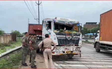 मुरैना में भीषण हादसा: कंटेनर ने तीन महिलाओं को रौंदा...एक ने मौके पर तो दो ने अस्पातल में तोड़ा दम मुरैना में भीषण हादसा: कंटेनर ने तीन महिलाओं को रौंदा...एक ने मौके पर तो दो ने अस्पातल में तोड़ा दम
