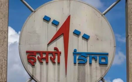 इसरो के निजीकरण पर मचा बवाल: कर्मचारी यूनियनों ने अंतरिक्ष आयोग के अध्यक्ष और सचिव को लिखा पत्र इसरो के निजीकरण पर मचा बवाल: कर्मचारी यूनियनों ने अंतरिक्ष आयोग के अध्यक्ष और सचिव को लिखा पत्र