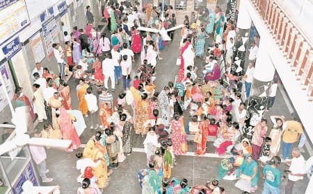 बारिश थमते ही संक्रामक बीमारियों का कहर, जिला अस्पताल में मरीजों की बढ़ी भीड़ बारिश थमते ही संक्रामक बीमारियों का कहर, जिला अस्पताल में मरीजों की बढ़ी भीड़