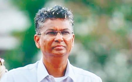 कर्नाटक में ईडी का एक्शन: आबकारी लाइसेंस में धांधली... मंत्री सतीश जारकीहोली के ठिकानों पर छापा कर्नाटक में ईडी का एक्शन: आबकारी लाइसेंस में धांधली... मंत्री सतीश जारकीहोली के ठिकानों पर छापा