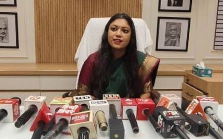 सुप्रीम कोर्ट पहुंची नोएडा डीएम मेधा रूपम: डीयू छात्रा को 5 लाख मुआवजा देने के हाईकोर्ट के आदेश को दी चुनौती सुप्रीम कोर्ट पहुंची नोएडा डीएम मेधा रूपम: डीयू छात्रा को 5 लाख मुआवजा देने के हाईकोर्ट के आदेश को दी चुनौती