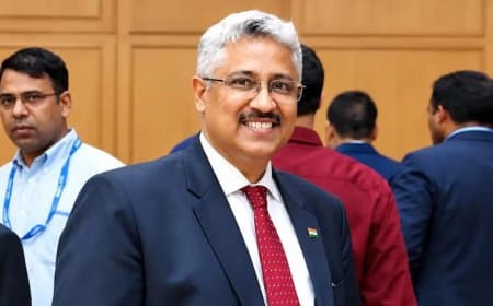 गोल्ड मेडलिस्ट आईएएस अफसर मंदीप के भंडारी को सीबीएसई का नया अध्यक्ष किया गया नियुक्त