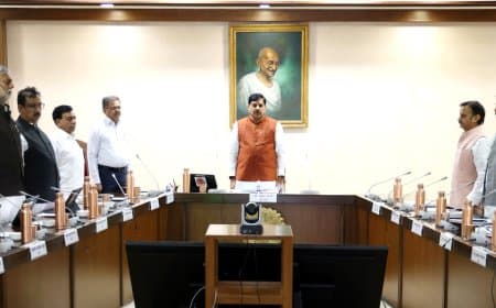 मध्यप्रदेश: मोहन कैबिनेट की बैठक शुरू, दमोह में नए मार्ग को मंजूरी, स्कूल ड्रेस पर होगा बड़ा फैसला मध्यप्रदेश: मोहन कैबिनेट की बैठक शुरू, दमोह में नए मार्ग को मंजूरी, स्कूल ड्रेस पर होगा बड़ा फैसला