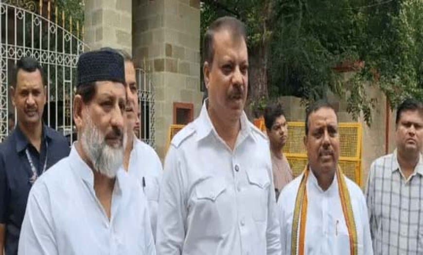 नेता प्रतिपक्ष ने कहा- मंत्री ने सेना और महिला का अपमान किया...शाह कानून से ऊपर नहीं, केस चलाने की दें अनुमति नेता प्रतिपक्ष ने कहा- मंत्री ने सेना और महिला का अपमान किया...शाह कानून से ऊपर नहीं, केस चलाने की दें अनुमति