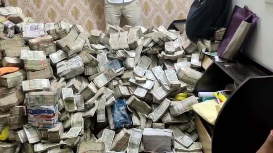 ईडी का देशव्यापी एक्शन: एनएचएआई में फर्जी टोल वसूली पर मध्यप्रदेश समेत 14 ठिकानों पर छापा...मचा हड़कंप ईडी का देशव्यापी एक्शन: एनएचएआई में फर्जी टोल वसूली पर मध्यप्रदेश समेत 14 ठिकानों पर छापा...मचा हड़कंप