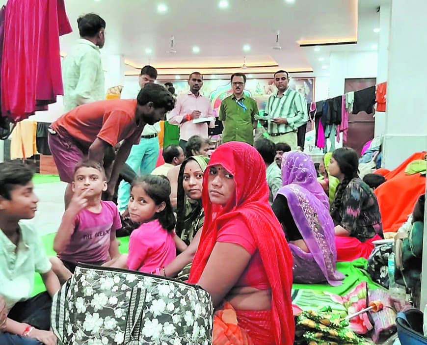 बाढ़ के बाद चित्रकूट में बीमारी का खतरा, स्वास्थ्य विभाग ने घर-घर सर्वे शुरू किया बाढ़ के बाद चित्रकूट में बीमारी का खतरा, स्वास्थ्य विभाग ने घर-घर सर्वे शुरू किया