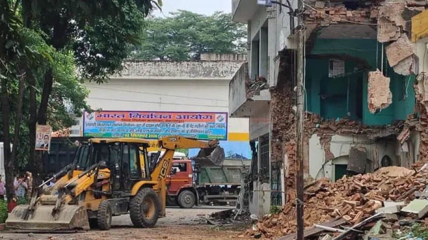 उत्तरप्रदेश: जिला जज न्यायालय के फैसले के बाद ... सहारनपुर कलेक्ट्रेट मस्जिद पर चलता बुलडोजर उत्तरप्रदेश: जिला जज न्यायालय के फैसले के बाद ... सहारनपुर कलेक्ट्रेट मस्जिद पर चलता बुलडोजर
