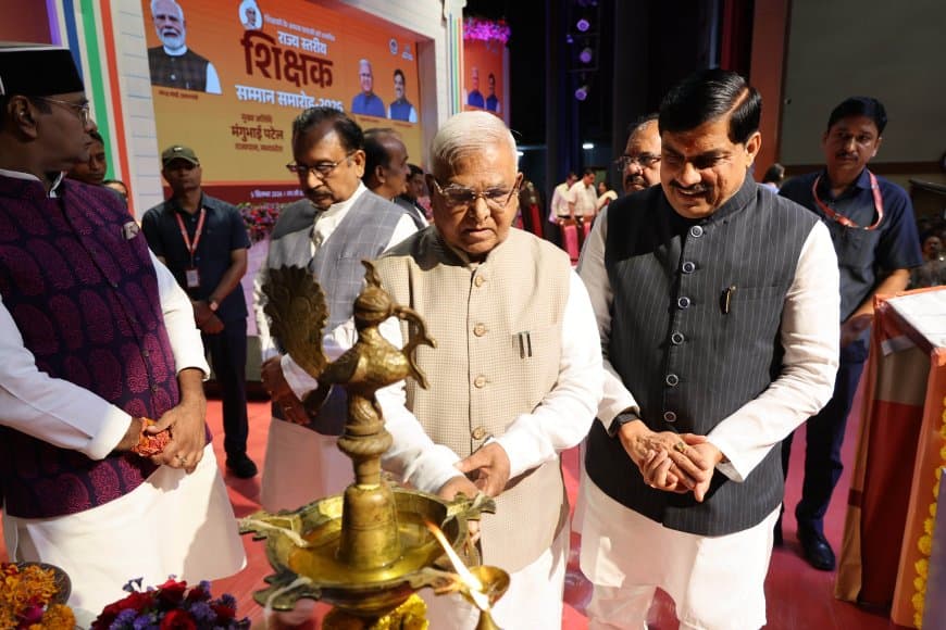 मप्र शिक्षक सम्मान समारोह: सीएम मोहन यादव का बड़ा एलान, अब ऑफलाइन भी होगी शिक्षक पात्रता परीक्षा मप्र शिक्षक सम्मान समारोह: सीएम मोहन यादव का बड़ा एलान, अब ऑफलाइन भी होगी शिक्षक पात्रता परीक्षा