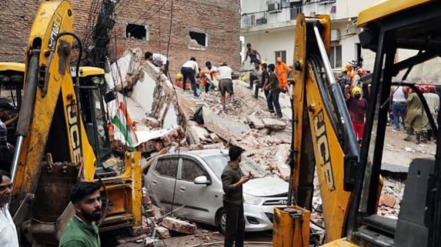 दिल्ली सत्य निकेतन इमारत हादसा: 7 की मौत, MCD के 5 अधिकारी निलंबित, मालिक गिरफ्तार दिल्ली सत्य निकेतन इमारत हादसा: 7 की मौत, MCD के 5 अधिकारी निलंबित, मालिक गिरफ्तार