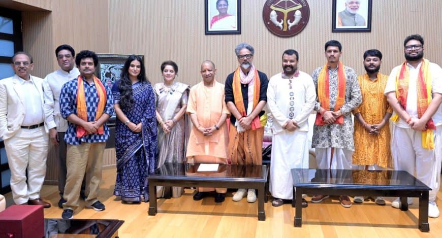 हनुमान अंश की ऐतिहासिक सफलता के बीच यूपी के सीएम योगी आदित्यनाथ से मिली फिल्म की पूरी टीम हनुमान अंश की ऐतिहासिक सफलता के बीच यूपी के सीएम योगी आदित्यनाथ से मिली फिल्म की पूरी टीम