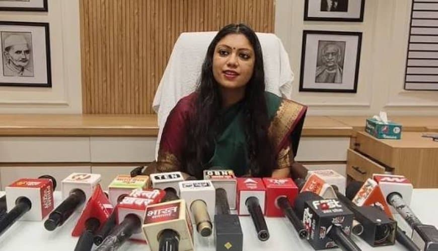 सुप्रीम कोर्ट पहुंची नोएडा डीएम मेधा रूपम: डीयू छात्रा को 5 लाख मुआवजा देने के हाईकोर्ट के आदेश को दी चुनौती सुप्रीम कोर्ट पहुंची नोएडा डीएम मेधा रूपम: डीयू छात्रा को 5 लाख मुआवजा देने के हाईकोर्ट के आदेश को दी चुनौती