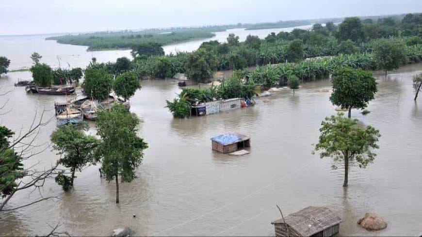 आफत की बारिश: बिहार में 50 लाख आबादी बाढ़ में घिरी, उत्तराखंड में भूस्खलन,सड़कें ठप, यूपी में उफान पर नदियां आफत की बारिश: बिहार में 50 लाख आबादी बाढ़ में घिरी, उत्तराखंड में भूस्खलन,सड़कें ठप, यूपी में उफान पर नदियां