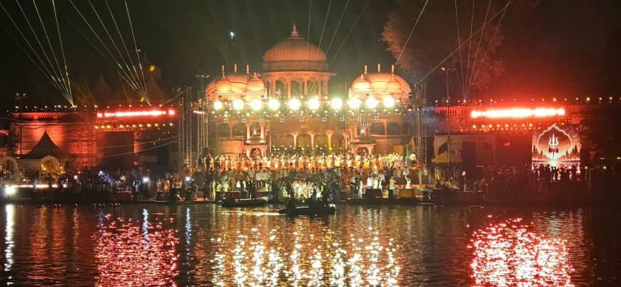 उज्जैन में रचा गया इतिहास: शिप्रा तट और महाकाल महालोक में 33.27 लाख दीये प्रज्ज्वलित कर बना वर्ल्ड रिकॉर्ड उज्जैन में रचा गया इतिहास: शिप्रा तट और महाकाल महालोक में 33.27 लाख दीये प्रज्ज्वलित कर बना वर्ल्ड रिकॉर्ड