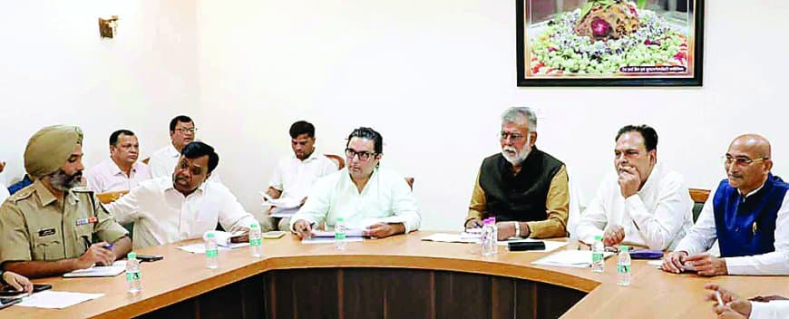 रीवा में सेवा संकल्प अभियान की समीक्षा, नदियों और नालों से अवैध निर्माण हटाने के निर्देश रीवा में सेवा संकल्प अभियान की समीक्षा, नदियों और नालों से अवैध निर्माण हटाने के निर्देश