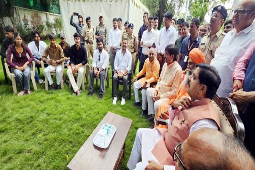 उज्जैन की ऐतिहासिक धरोहर और सिंहस्थ तैयारियों से रूबरू होंगे बिहार के युवा इन्फ्लुएंसर: मुख्यमंत्री ने किया संवाद उज्जैन की ऐतिहासिक धरोहर और सिंहस्थ तैयारियों से रूबरू होंगे बिहार के युवा इन्फ्लुएंसर: मुख्यमंत्री ने किया संवाद