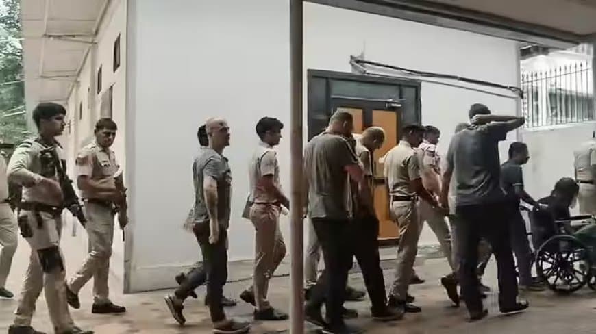 म्यांमार ट्रेनिंग कैंप मामला: अमेरिकी और यूक्रेनी नागरिक डिफॉल्ट जमानत पर तिहाड़ जेल से रिहा म्यांमार ट्रेनिंग कैंप मामला: अमेरिकी और यूक्रेनी नागरिक डिफॉल्ट जमानत पर तिहाड़ जेल से रिहा