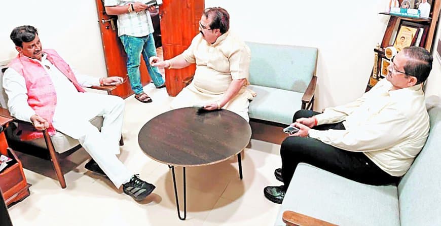 रीवा-आनंद विहार ट्रेन कैमा शिफ्ट करने की कवायद पर फिलहाल विराम, सतना जंक्शन से चलेगी ट्रेन रीवा-आनंद विहार ट्रेन कैमा शिफ्ट करने की कवायद पर फिलहाल विराम, सतना जंक्शन से चलेगी ट्रेन