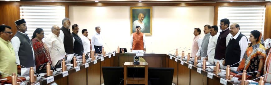 मध्यप्रदेश: मोहन कैबिनेट की बैठक शुरू, दमोह में नए मार्ग को मंजूरी, स्कूल ड्रेस पर होगा बड़ा फैसला मध्यप्रदेश: मोहन कैबिनेट की बैठक शुरू, दमोह में नए मार्ग को मंजूरी, स्कूल ड्रेस पर होगा बड़ा फैसला