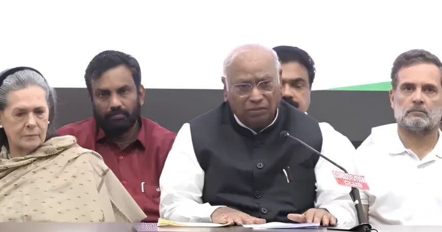इंडिया गठबंधन में दरार... चुनाव आयोग को घेरा, देशभर में विपक्ष का गांधी जयंती से हल्ला बोल इंडिया गठबंधन में दरार... चुनाव आयोग को घेरा, देशभर में विपक्ष का गांधी जयंती से हल्ला बोल