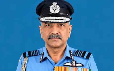 आशुतोष दीक्षित होंगे वायुसेना के नए प्रमुख: कारगिल युद्ध के हीरो और 'टॉप गन' का ऐसा रहा है शानदार सफर आशुतोष दीक्षित होंगे वायुसेना के नए प्रमुख: कारगिल युद्ध के हीरो और 'टॉप गन' का ऐसा रहा है शानदार सफर