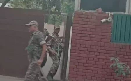 CBI Raid in Punjab: भगवंत मान के चंडीगढ़ कैंप ऑफिस पर CBI का छापा, HC के आदेश के बाद OSD पर कसेगा शिकंजा CBI Raid in Punjab: भगवंत मान के चंडीगढ़ कैंप ऑफिस पर CBI का छापा, HC के आदेश के बाद OSD पर कसेगा शिकंजा