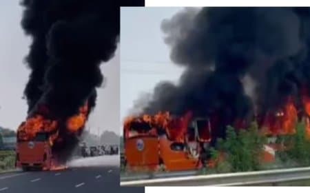 MP : चलती लग्जरी बस में लगी भीषण आग, टायर फटने से मची अफरा-तफरी MP : चलती लग्जरी बस में लगी भीषण आग, टायर फटने से मची अफरा-तफरी