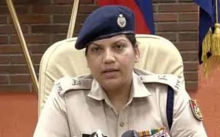 CJP Protest Delhi: कॉकरोच जनता पार्टी के प्रदर्शन को पुलिस की नामंजूरी, ट्रेनें रद्द और 57 मेट्रो स्टेशन बंद CJP Protest Delhi: कॉकरोच जनता पार्टी के प्रदर्शन को पुलिस की नामंजूरी, ट्रेनें रद्द और 57 मेट्रो स्टेशन बंद