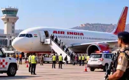हवा में हड़कंप: एअर इंडिया की फ्लाइट में हाइजैक अलर्ट, जयपुर में करानी पड़ी इमरजेंसी लैंडिंग... सभी यात्री सुरक्षित हवा में हड़कंप: एअर इंडिया की फ्लाइट में हाइजैक अलर्ट, जयपुर में करानी पड़ी इमरजेंसी लैंडिंग... सभी यात्री सुरक्षित