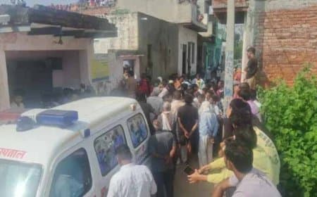 नोएडा में एक ही परिवार के पांच लोगों की संदिग्ध मौत, रात सभी ने खाई थी मैगी, सुबह बिस्तर पर पाए गए मृत नोएडा में एक ही परिवार के पांच लोगों की संदिग्ध मौत, रात सभी ने खाई थी मैगी, सुबह बिस्तर पर पाए गए मृत