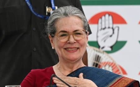 सोनिया गांधी की आत्मकथा 'बिलॉन्गिंग' 10 नवंबर को होगी रिलीज, राजीव गांधी से पहली मुलाकात का किया जिक्र सोनिया गांधी की आत्मकथा 'बिलॉन्गिंग' 10 नवंबर को होगी रिलीज, राजीव गांधी से पहली मुलाकात का किया जिक्र