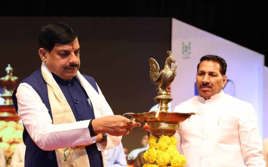 डीपीसी में देरी पर सीएम की अफसरों को दो टूक: प्रमोशन तो करने ही पड़ेंगे... ग्राम सेवक का पदनाम बदला डीपीसी में देरी पर सीएम की अफसरों को दो टूक: प्रमोशन तो करने ही पड़ेंगे... ग्राम सेवक का पदनाम बदला