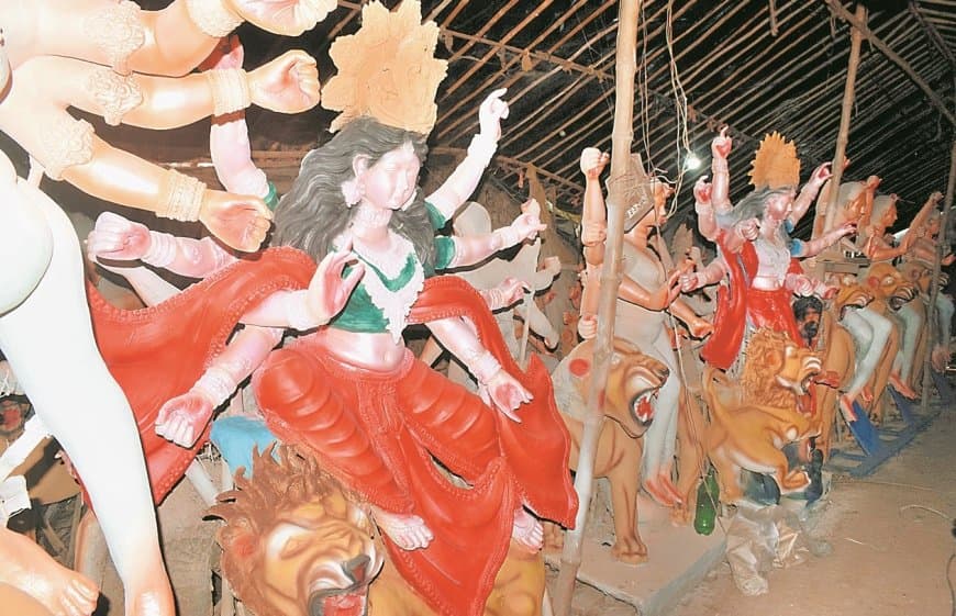 नवरात्रि से पहले सतना में रात-दिन गढ़ी जा रहीं मां दुर्गा की भव्य प्रतिमाएं नवरात्रि से पहले सतना में रात-दिन गढ़ी जा रहीं मां दुर्गा की भव्य प्रतिमाएं