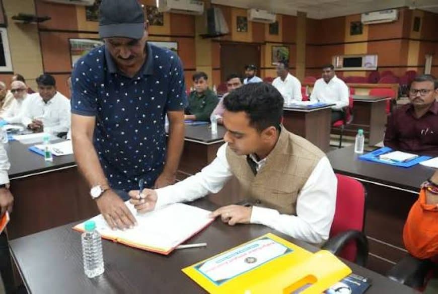 कार्तिकेय सिंह चौहान बने MP वॉलीबॉल संघ के अध्यक्ष, जल्द आएगी खेल नीति 2026 कार्तिकेय सिंह चौहान बने MP वॉलीबॉल संघ के अध्यक्ष, जल्द आएगी खेल नीति 2026
