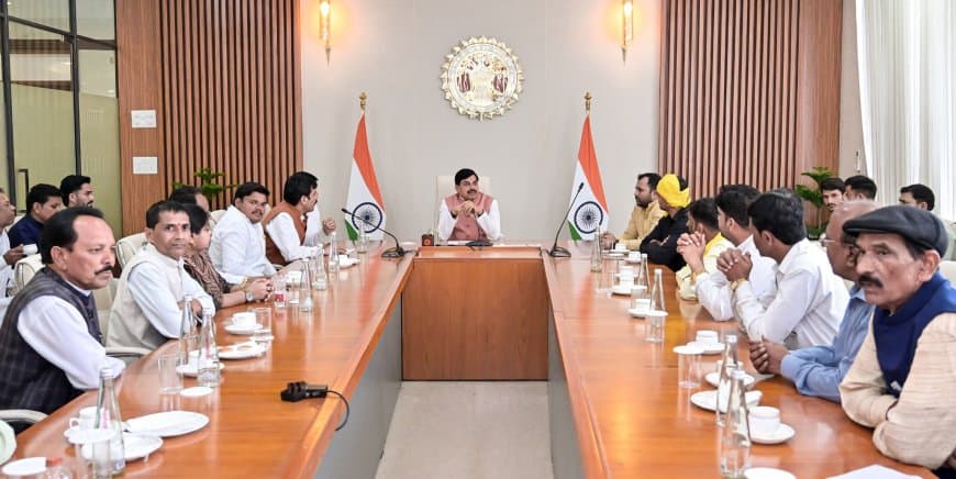 मध्यप्रदेश: 27 फीसदी ओबीसी आरक्षण की मांग को लेकर सीएम से गुहार, कहा-सुप्रीम कोर्ट में हो मजबूत पैरवी मध्यप्रदेश: 27 फीसदी ओबीसी आरक्षण की मांग को लेकर सीएम से गुहार, कहा-सुप्रीम कोर्ट में हो मजबूत पैरवी