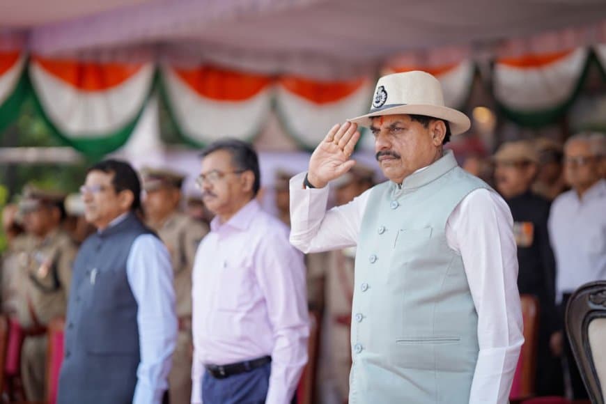 मध्यप्रदेश: सीएम की घोषणा- अब शहीद की पत्नी और माता- पिता को सरकार देगी 50-50 लाख की सहायता मध्यप्रदेश: सीएम की घोषणा- अब शहीद की पत्नी और माता- पिता को सरकार देगी 50-50 लाख की सहायता